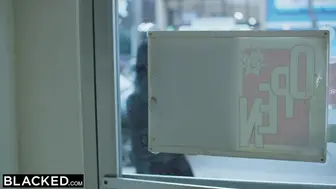 BLACKED This BBC queen finds black nerd with huge cock !