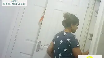 Hiddencam Video of Desi Indian NRI lady doing her night skincare routine